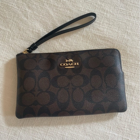 Coach Handbags - NWT COACH Wristlet!